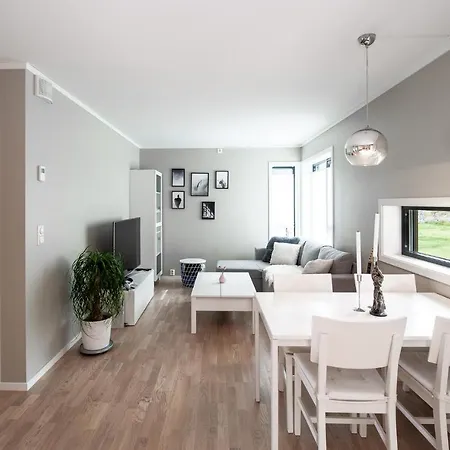 Flott, Moderne Leilighet Ved Ikea Apartment Ringsaker